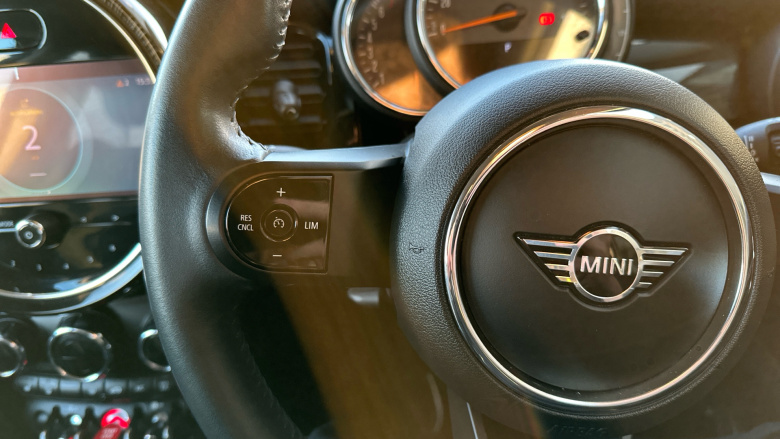 MINI Hatchback 1.5 Cooper Classic 3dr Auto [Comfort/Nav Pack] Petrol Hatchback